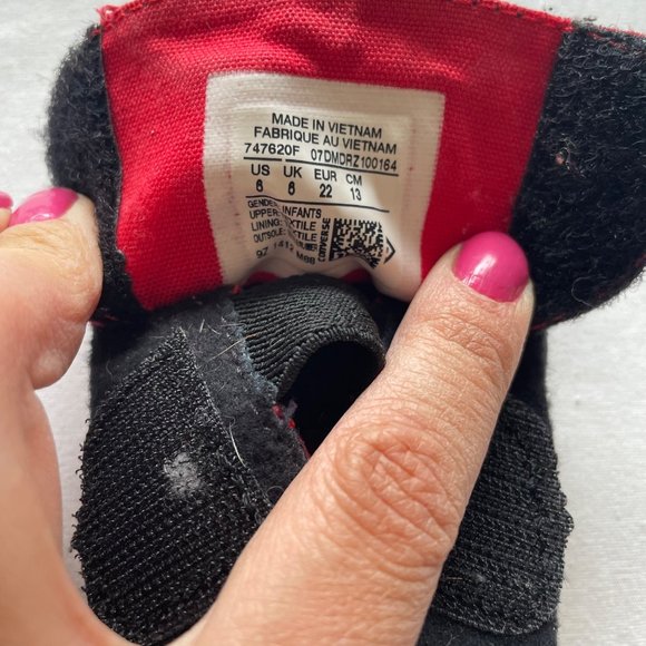 Converse Black Dog Sneakers Size 6 - Picture 11 of 12